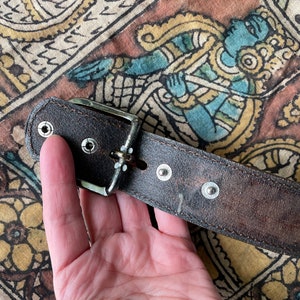 Vintage 70s top grain leather tooled belt, floral tooling removable buckle, hippie boho belt, gender neutral size 30 image 7