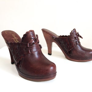 Vintage 1970s burgundy woven leather high heel platform clogs | ‘70s wood hippie mules, boho wood heels, 8.5-9B