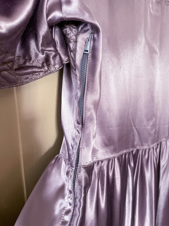 True vintage 1940’s lavender satin full length ev… - image 6