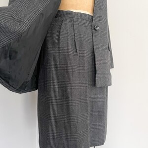 Vintage early 80s SASSON suit , 1980s secretary vibes, Academia aesthetic gray & black wool glen plaid skirt and blazer, S zdjęcie 8