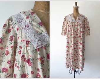 Vintage ‘80s rose floral print house coat | cotton snap front dress with lace collar, M/L