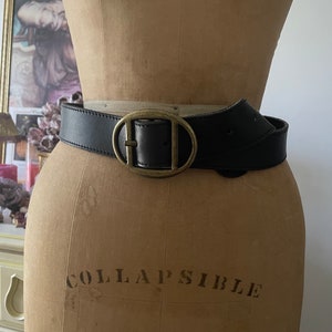 Vintage ‘80s ‘90s made in USA black leather belt | oil tan leather belt with brass buckle, 30
