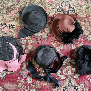 Antique early 20th century childrens hat, woven straw hat with black feather plume Edwardian era girls hat, ladies tilt hat, topper image 2