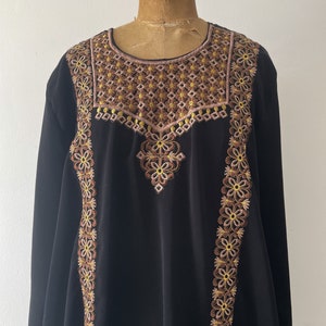 Vintage black embroidered caftan dress, floor length gown Pakistan or Morrocan kaften, boho aesthetic, L/XL Bild 3