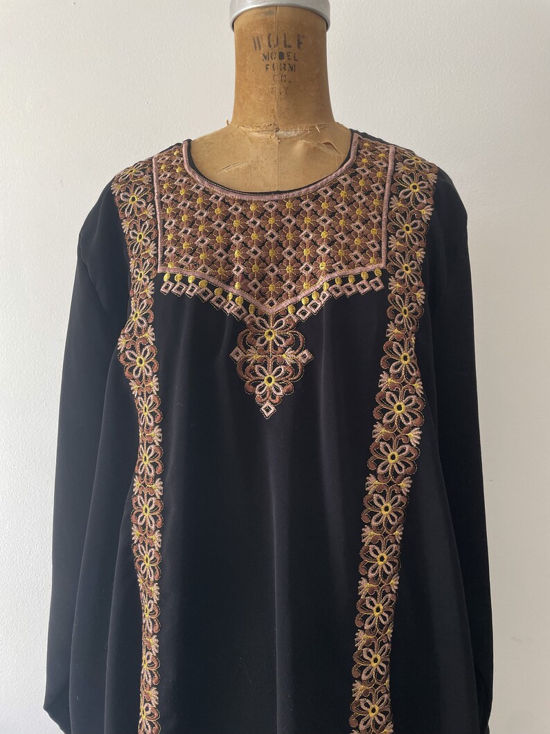 Vintage black embroidered caftan dress, floor length gown Pakistan or Morrocan kaften, boho aesthetic, L/XL Bild 3