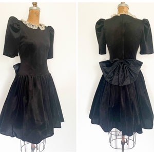 Vintage ‘80s ‘90s black velvet dress, puff sleeves, lace collar, big bow, net crinoline | Gothic Lolita, dolly, Halloween costume, XS/S