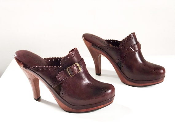 Vintage 1970s burgundy wine leather high heel clog