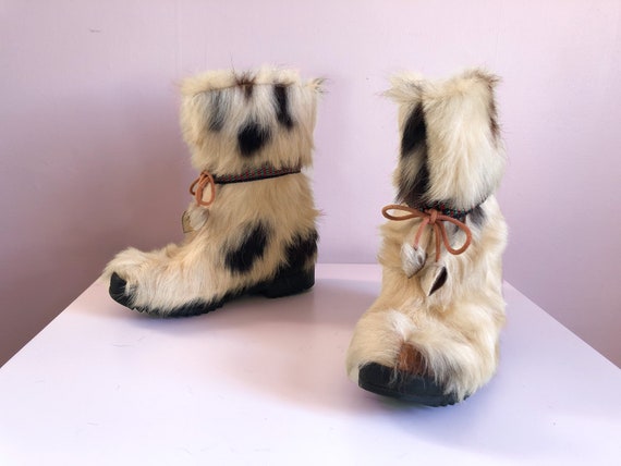 Vintage 1960s ‘70s cream & brown goat fur boots |… - image 4