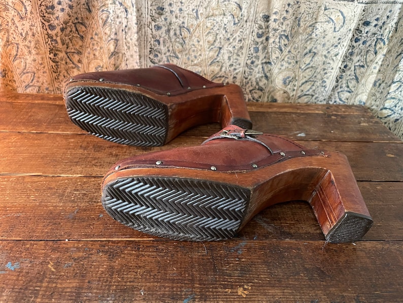 Authentic vintage 1970s wooden platform clogs 70s leather heels, Brazil, boho, hippie, marked 9M, fits 8.5M image 10