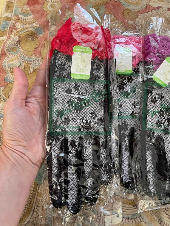 Lot of 6 pairs vintage ‘80s black lace gloves | V… - image 3