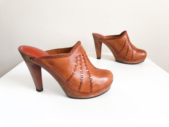 Vintage 1970s caramel leather platform clogs with