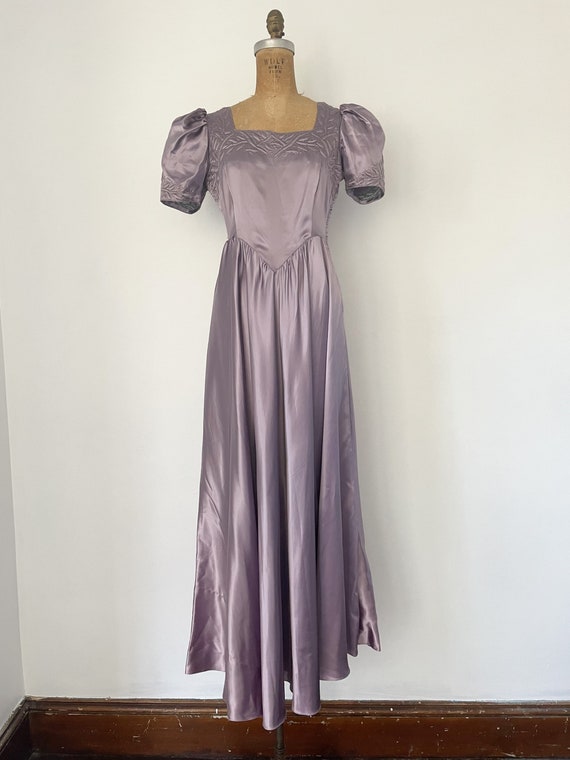 True vintage 1940’s lavender satin full length ev… - image 3