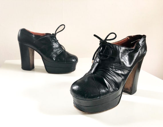 Vintage 1970s black leather platform shoes | 70s h