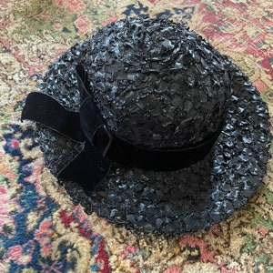 Vintage 1940s black straw boater hat with velvet bow natural woven hat, brim hat, XS 21 image 1