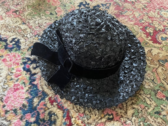 Vintage 1940’s black straw boater hat with velvet… - image 1