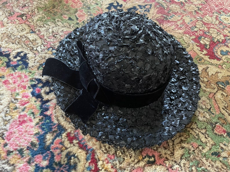 Vintage 1940s black straw boater hat with velvet bow natural woven hat, brim hat, XS 21 image 1
