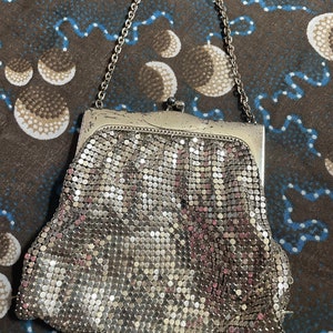 Vintage Whiting & Davis silver mesh bag metal frame with kiss lock, some scuffing, flapper costume, celestial vibes, Halloween, Deco image 6