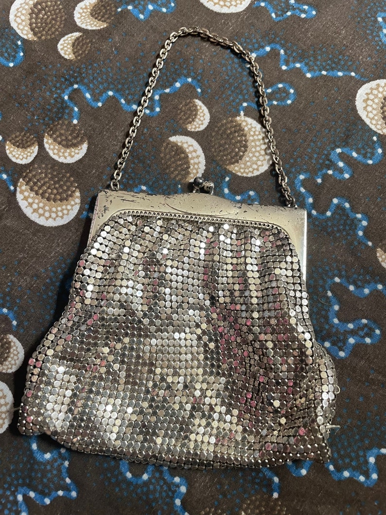 Vintage Whiting & Davis silver mesh bag metal frame with kiss lock, some scuffing, flapper costume, celestial vibes, Halloween, Deco image 6