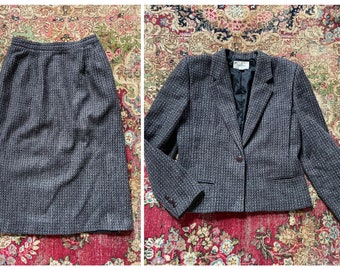 tailleur jupe en laine tweedy vintage des années 80 | noir, gris et violet poussiéreux, blazer avec jupe assortie, costume des années 80, femmes XS/S