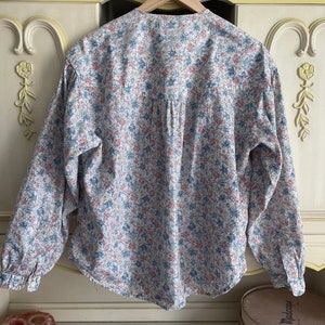 Vintage 80s 90s LIZSPORT floral print cotton blouse pretty summer top, Liz Claiborne shirt, gathered shoulders, petite L image 6