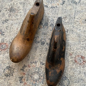 Set of 2 antique high heel shoe forms wooden shoe mold, cobbler form, industrial salvage, beautiful patina image 10