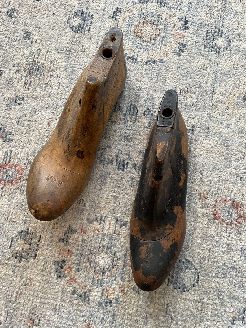 Set of 2 antique high heel shoe forms wooden shoe mold, cobbler form, industrial salvage, beautiful patina image 10