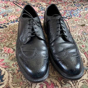 Gorgeous true vintage 1960’s FLORSHEIM wing tip oxfords, black brogues, ‘60s wing tip shoes, 12D