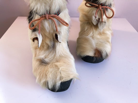 Vintage 1960s ‘70s cream & brown goat fur boots |… - image 3