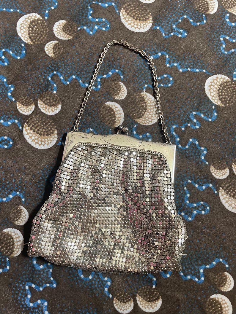 Vintage Whiting & Davis silver mesh bag metal frame with kiss lock, some scuffing, flapper costume, celestial vibes, Halloween, Deco image 3