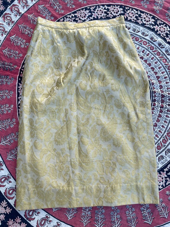 Exquisite 1950’s Dynasty Hong Kong golden silk br… - image 7