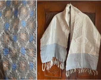 Vintage ‘70s dove gray Ikat silk wrap, wide scarf | pale pastel Indian shawl, bohemian runner