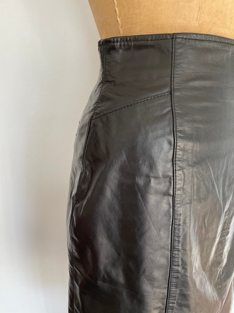 Vintage 90s Wilsons black leather skirt high waisted, knee length, pink, grunge aesthetic, XS/S image 6