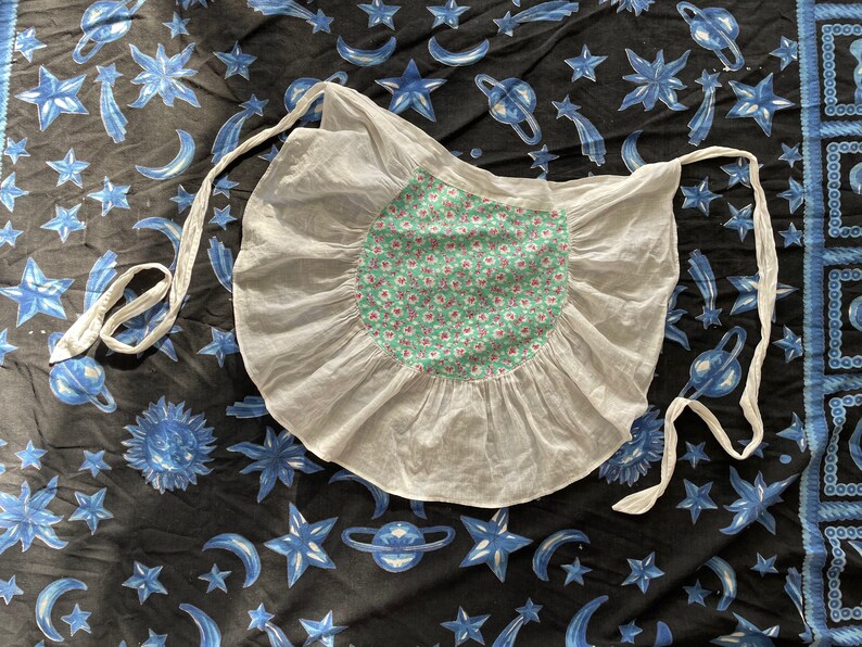 Vintage 1940s hostess apron, pin up girl summer apron, white tissue cotton & mint green floral print, XS/S image 5