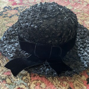 Vintage 1940s black straw boater hat with velvet bow natural woven hat, brim hat, XS 21 image 3