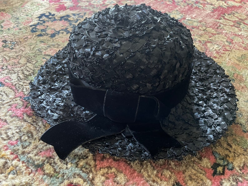 Vintage 1940s black straw boater hat with velvet bow natural woven hat, brim hat, XS 21 image 3