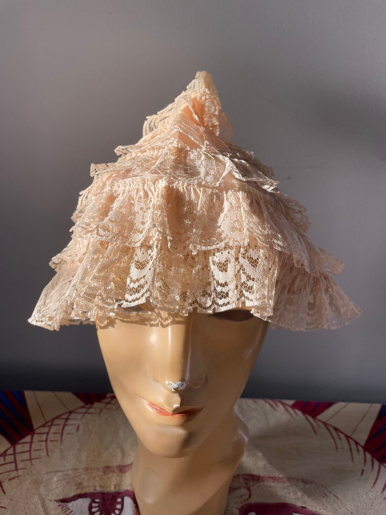 Vintage 1940s cream lace pixie cap whimsical lace topper, pointy cap, fairy core, Halloween costume image 8