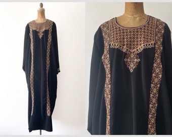Vintage black embroidered caftan dress, floor length gown | Pakistan or Morrocan kaften, boho aesthetic, L/XL