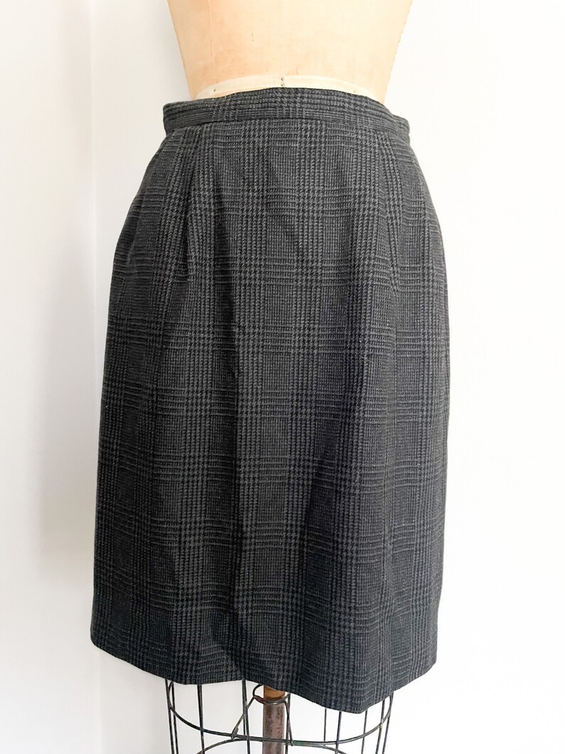 Vintage early 80s SASSON suit , 1980s secretary vibes, Academia aesthetic gray & black wool glen plaid skirt and blazer, S zdjęcie 4