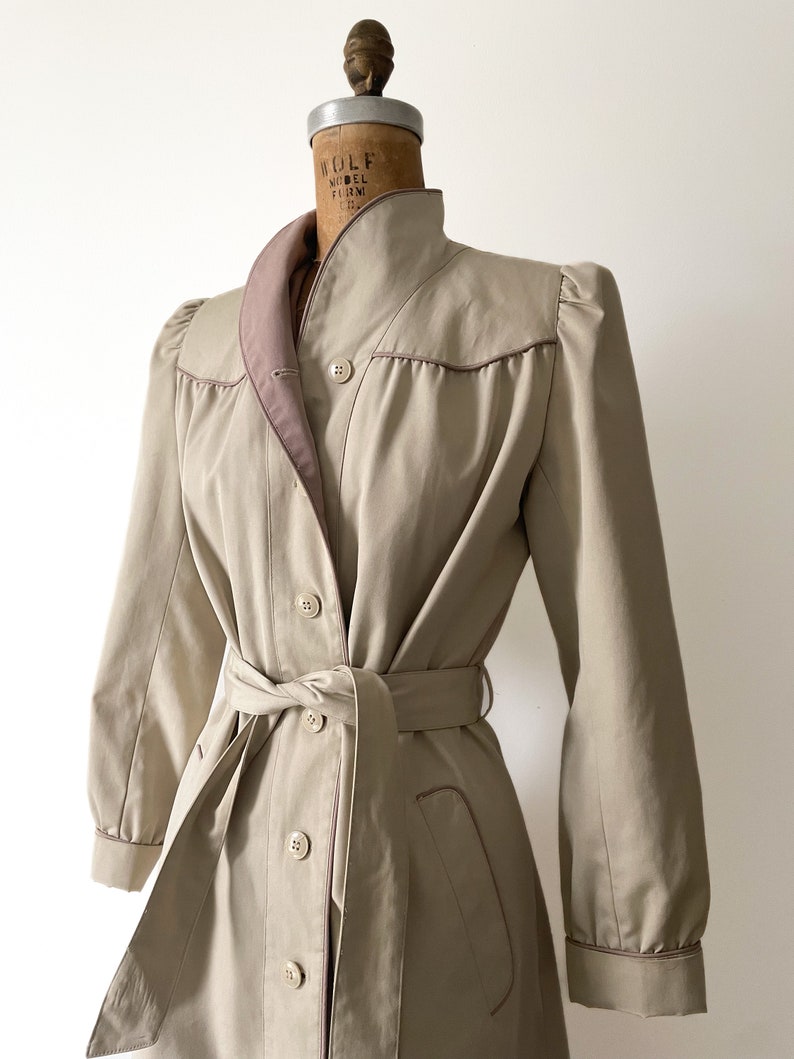 Vintage early 80s J. Gallery light tan & mauve trench coat khaki Spring jacket, belted trench coat, XS/S image 4