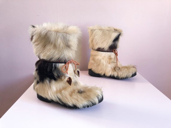 Vintage 1960s ‘70s cream & brown goat fur boots |… - image 1