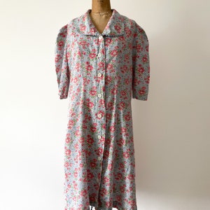 True vintage 1940s flour sack cotton house dress, puff shoulders Spring floral print dress, cottage core dress, pastel, M image 2