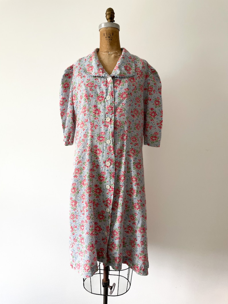 True vintage 1940s flour sack cotton house dress, puff shoulders Spring floral print dress, cottage core dress, pastel, M image 2