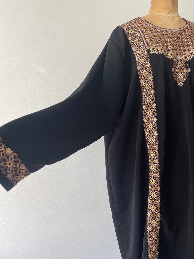Vintage black embroidered caftan dress, floor length gown Pakistan or Morrocan kaften, boho aesthetic, L/XL Bild 7