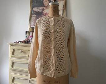 Vintage 1960’s Smith’s of Bermuda pure wool cardigan sweater | hand knit in England, cream w/ embroidered flowers, cottagecore, S/M