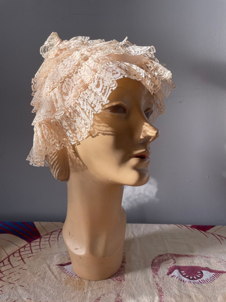 Vintage 1940s cream lace pixie cap whimsical lace topper, pointy cap, fairy core, Halloween costume image 2