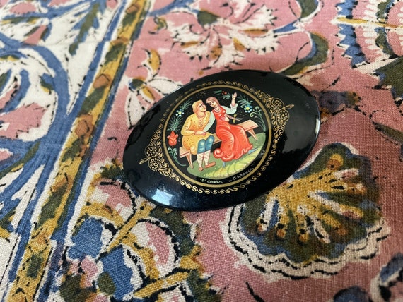 Vintage Russian lacquer brooch | black figural pi… - image 4