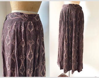 Vintage ‘80s ‘90s dusty plum paisley skirt, midi length skirt | preppy boot skirt, rayon paisley skirt, S/M