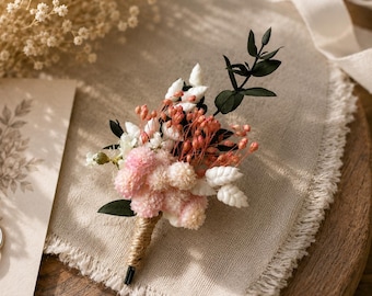 Rosa Ansteckblume aus getrockneten Blumen, Ansteckblume für den Bräutigam aus konservierten Blumen, Boho-Hochzeits-Anstecknadel, Geschenk für Trauzeugen