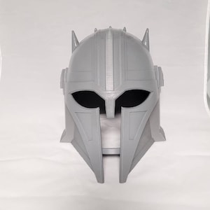 El casco de armero mandaloriano. El mandaloriano. Tamaño del comprador.