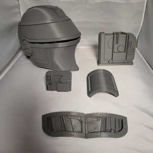 Fennek Shand Helm mit Rüstung